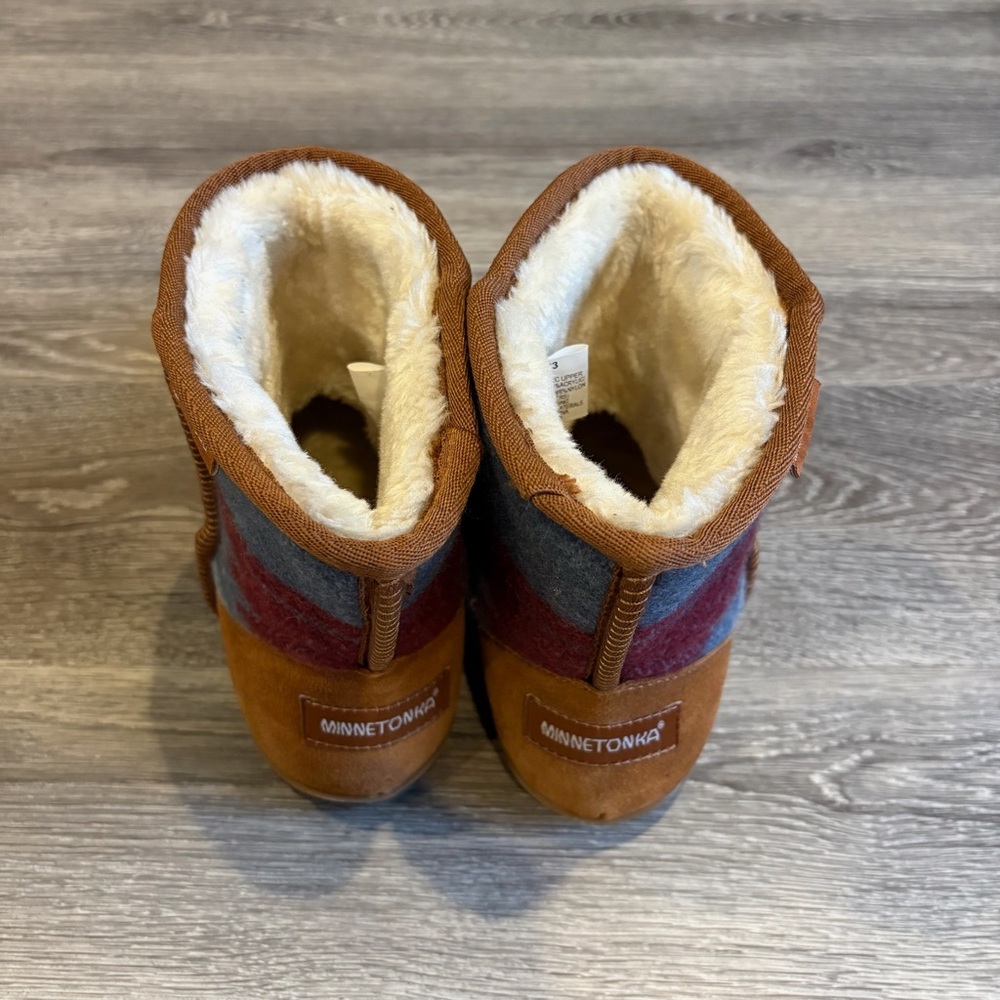 Minnetonka Wool Blend Aztec Pattern Shearling Lined Ankle Boots Size 8 EUC - Picture 4 of 9